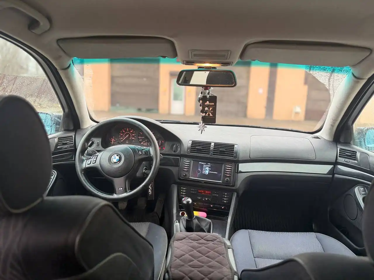 Продам BMW E39 2000 года 2.5 170 сил механика