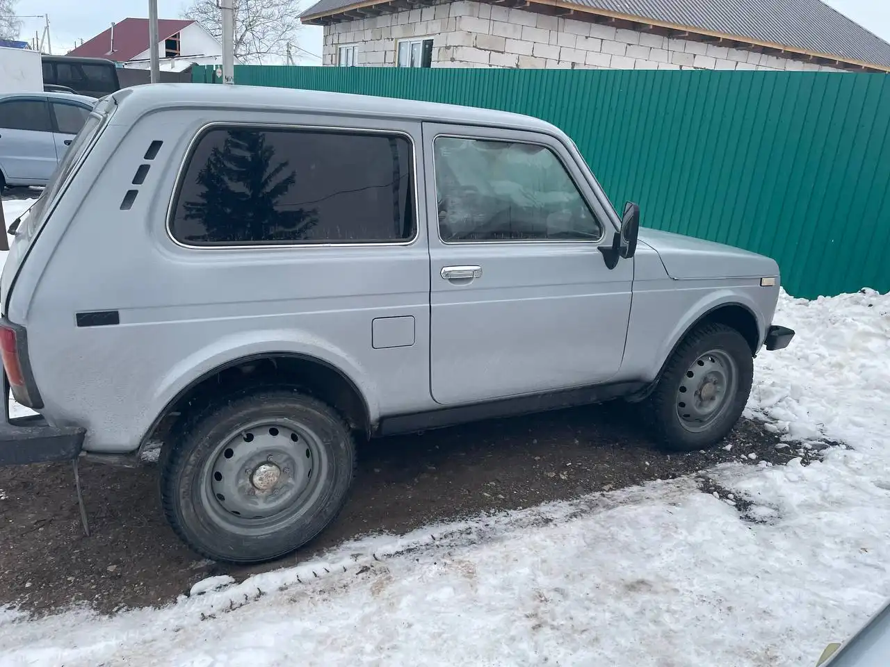 Продажа УАЗ 99 года с карбюратором и раздаткой