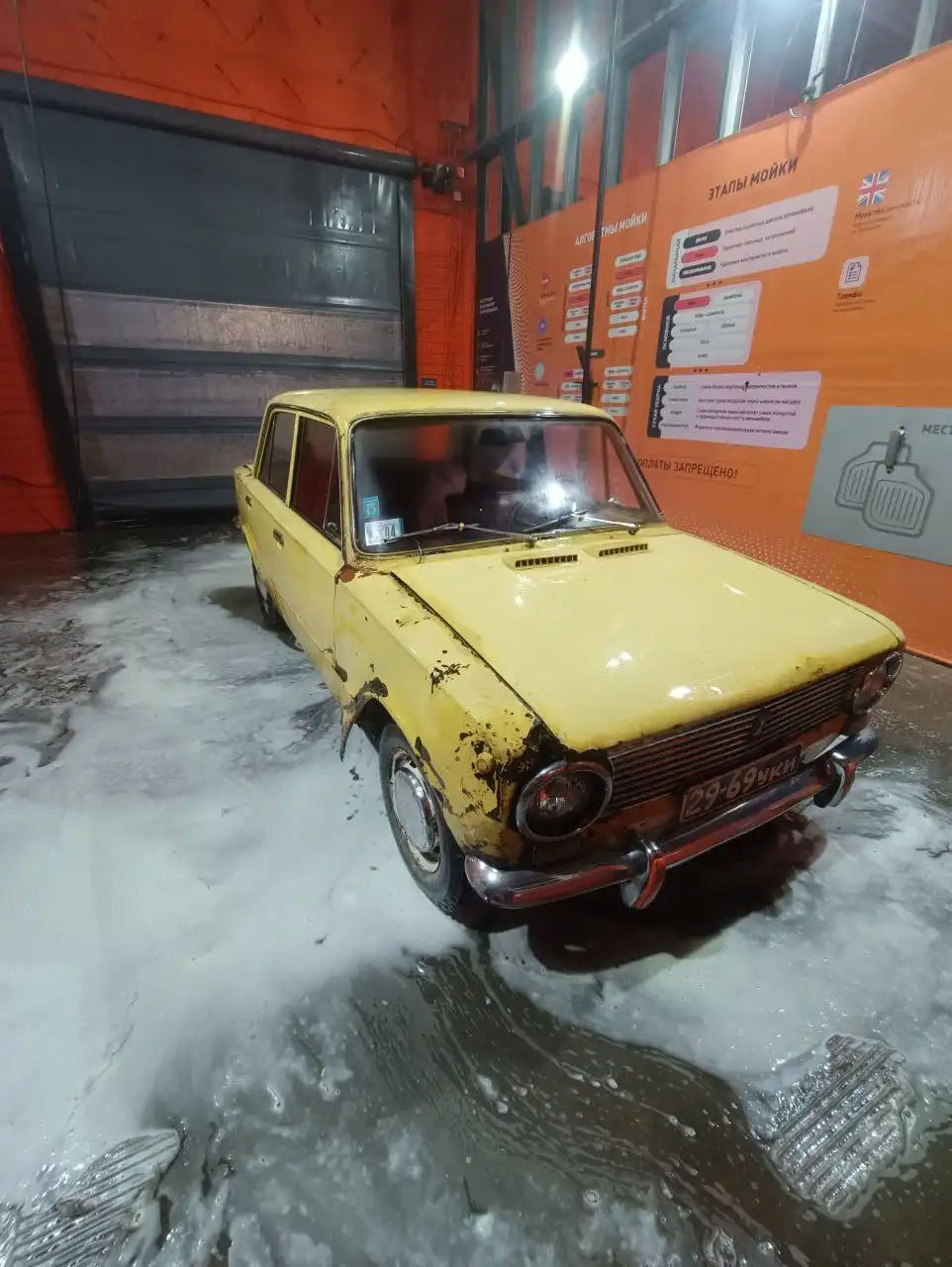 Продажа товара на барахолке в Самаре