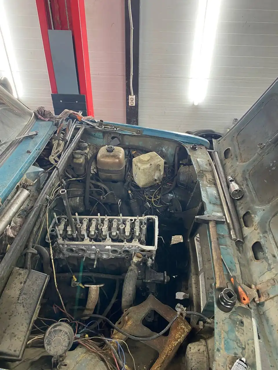 Продажа автомобиля 2003 года с документами и запчастями