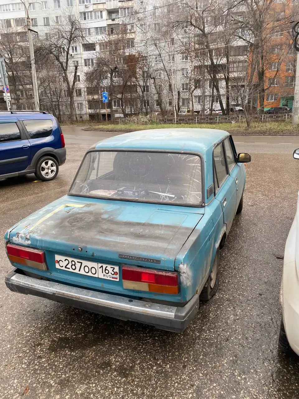 Продажа автомобиля 2003 года с документами и запчастями