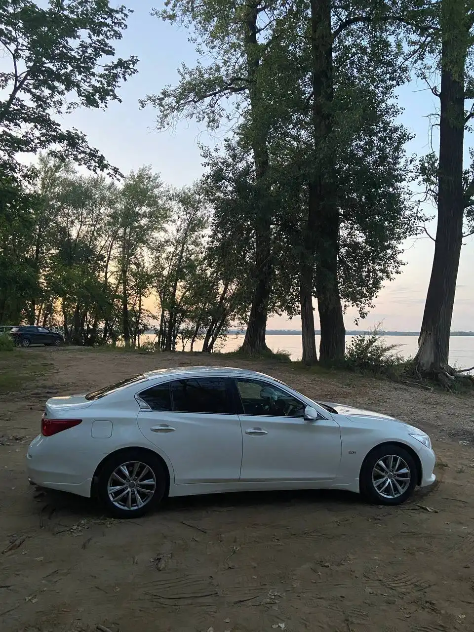 Продам Infiniti Q50 2015 года с турбодвигателем 2.0