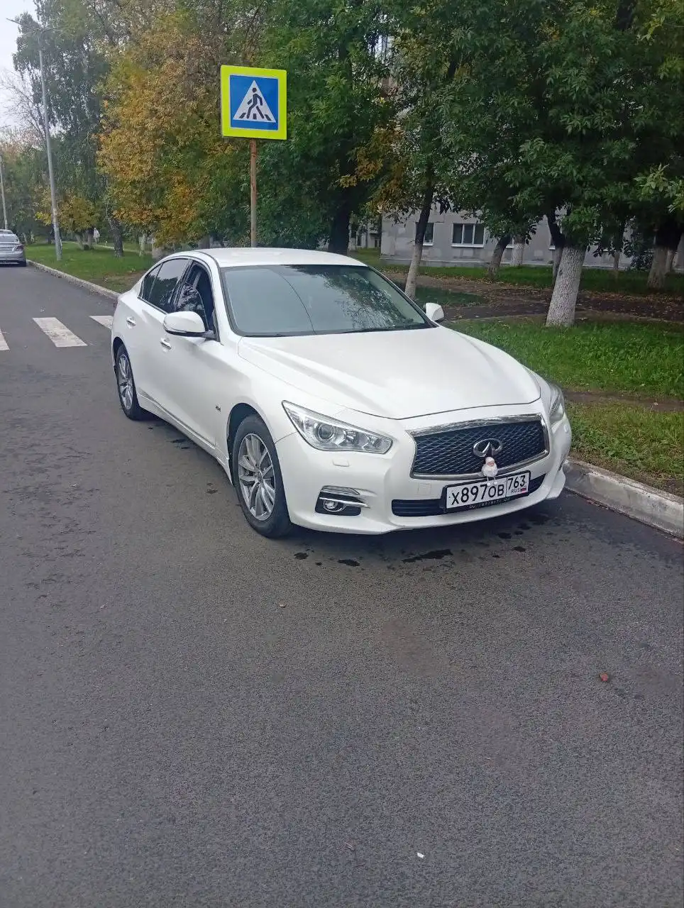 Продам Infiniti Q50 2015 года с турбодвигателем 2.0