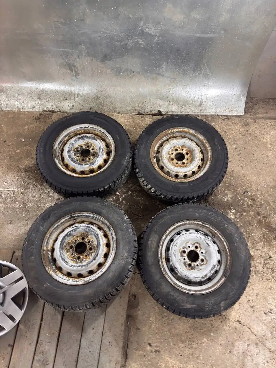 Продам колеса на ВАЗ Р13 с колпаками - Колеса и диски (Запчасти) в Самара