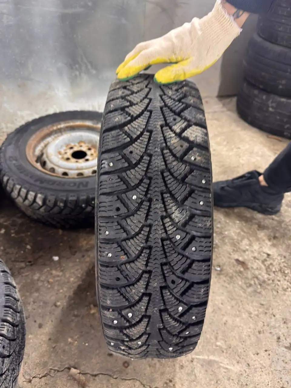 Продам колеса на ВАЗ Р13 с колпаками - Колеса и диски (Запчасти) в Самара