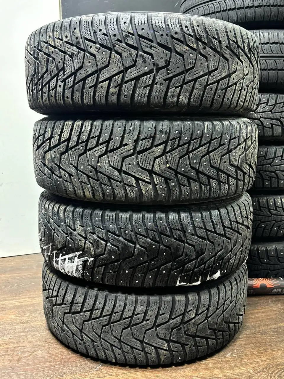 Зимние шины Hankook 185/60 R15 - Шины и диски (Авто) в Самара