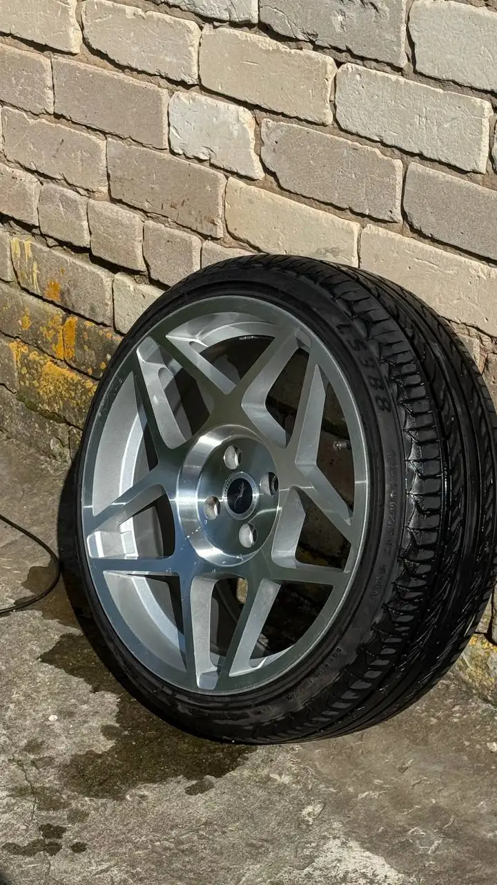 Комплект летних колес R17 8J ET33 4/98 с резиной 195/40/17 - Шины и диски (Авто) в Самара