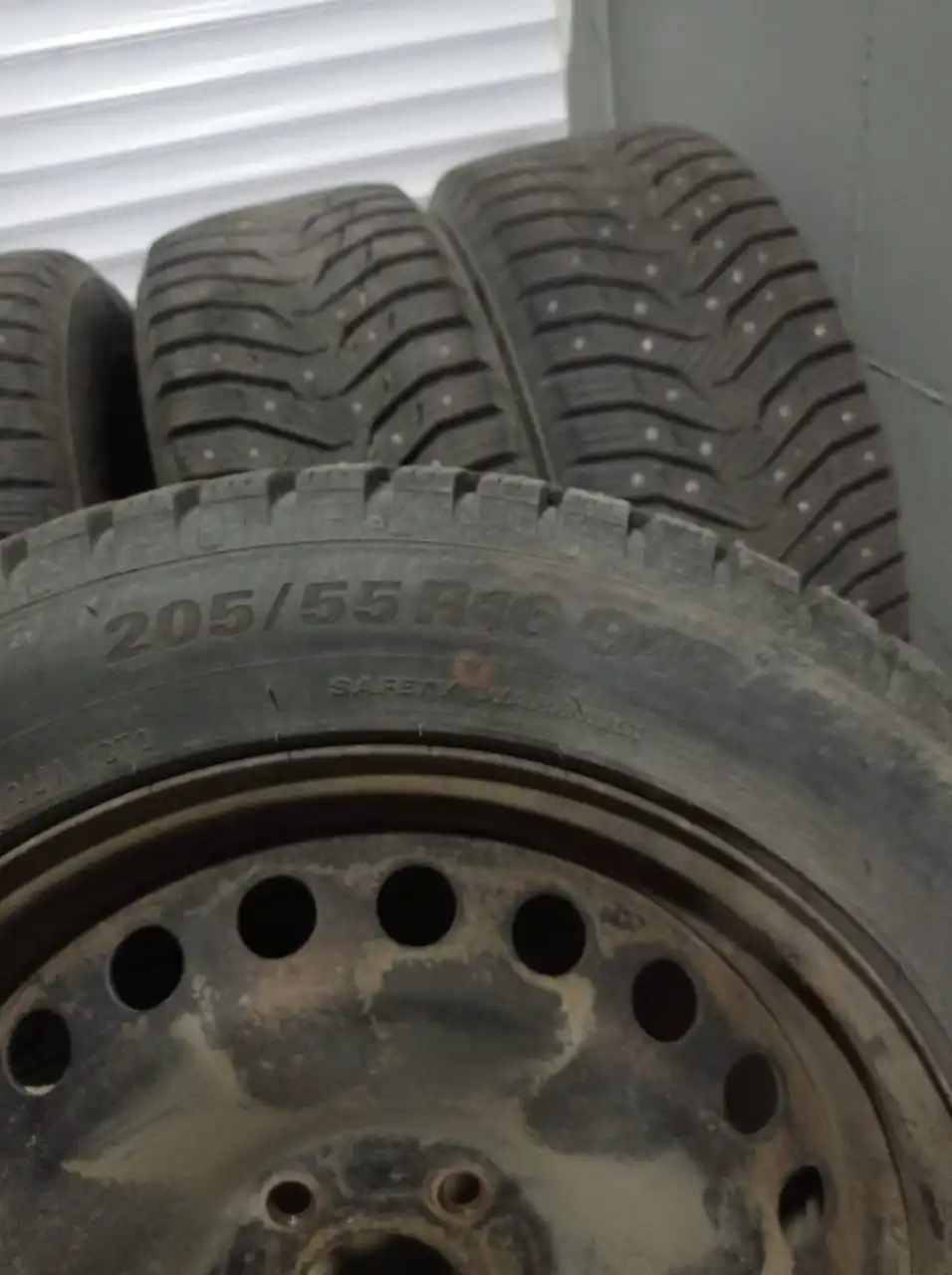 Продам зимние шипованные колеса Kumho WinterCraft Ice WI31