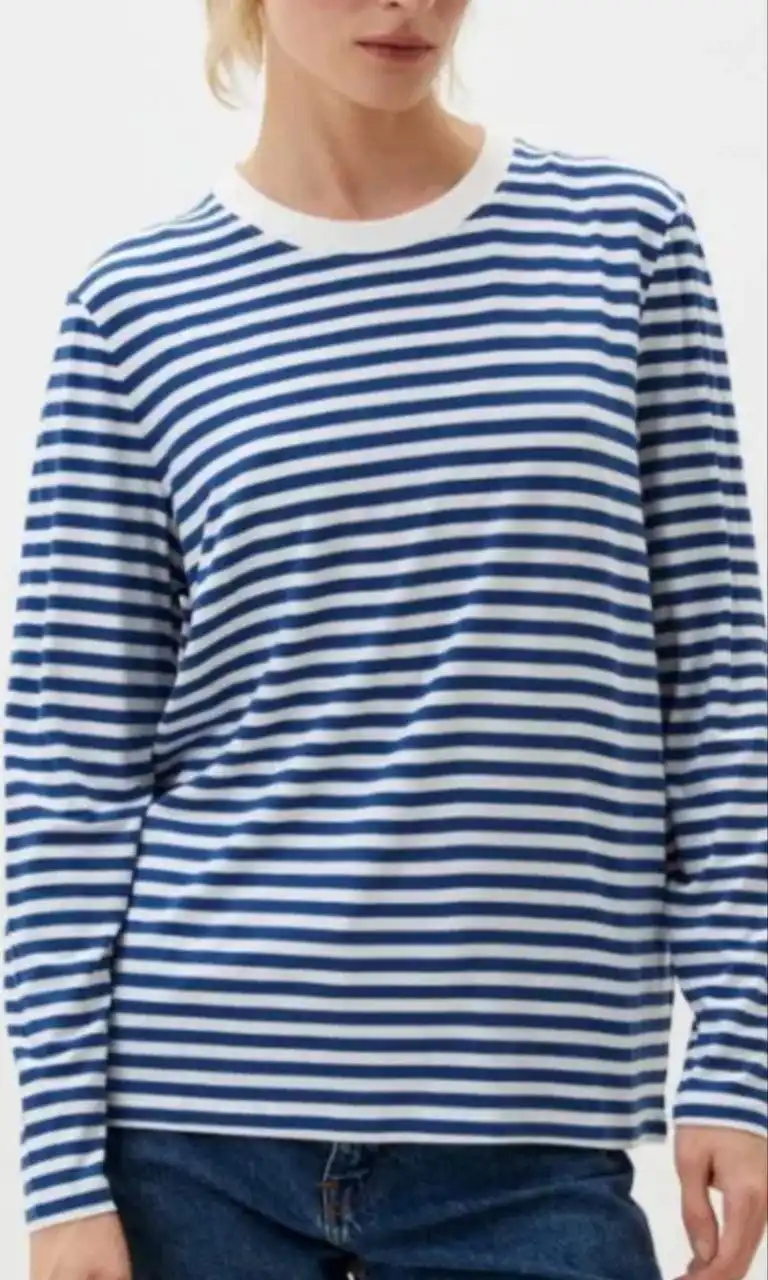 Женская футболка и свитер