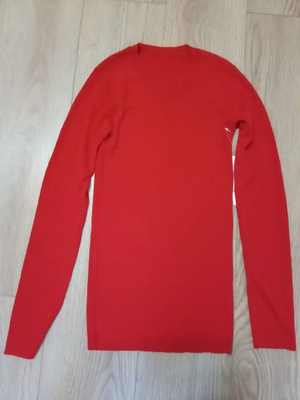 Женская футболка и свитер