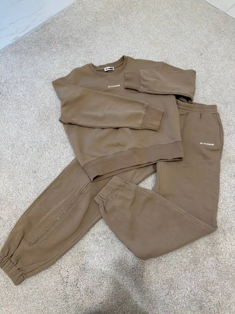 Женский спортивный костюм