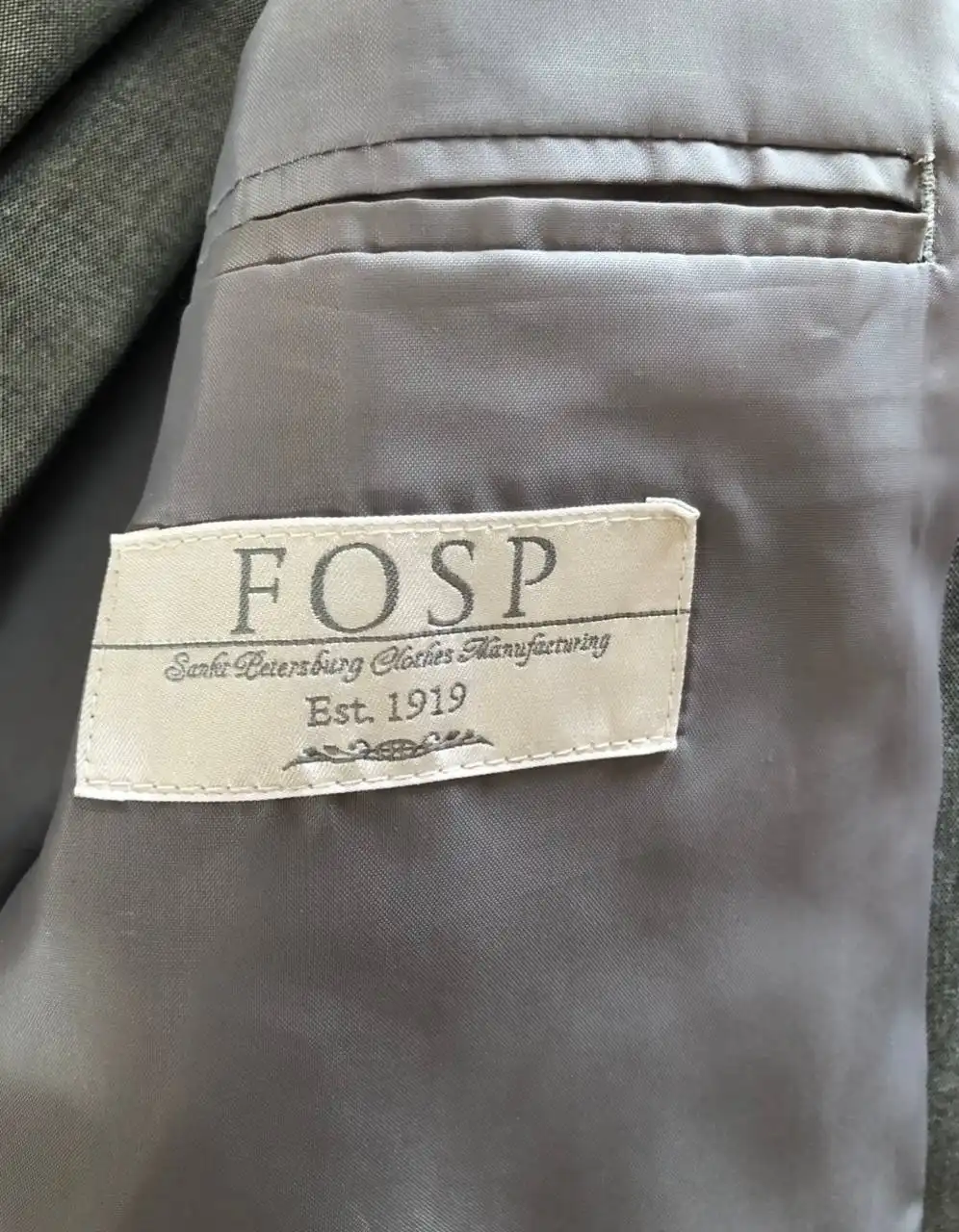 Мужской костюм серый размер 48/50