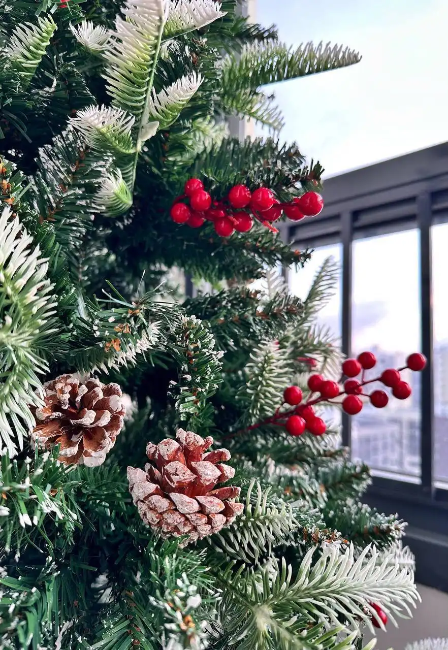 Новые искусственные ели с декором