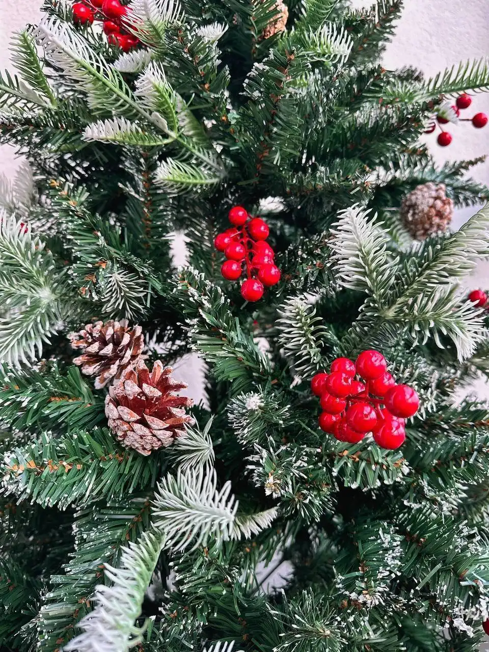 Новые искусственные ели с декором