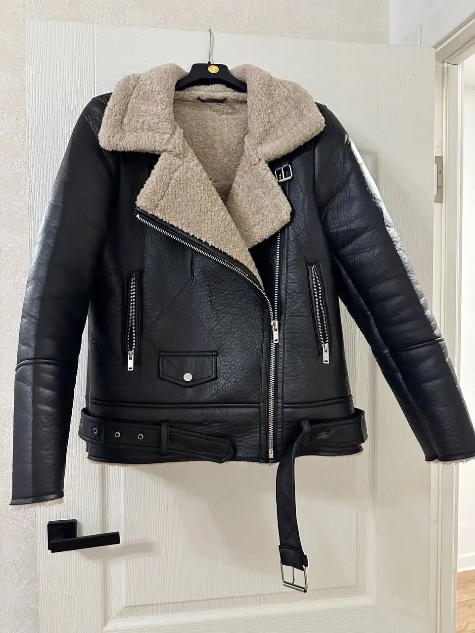 Новая зимняя дубленка размер 44 M