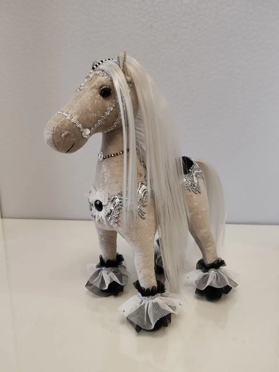 Продажа лошадок из велюра с бисером - Хобби и отдых в Неизвестно