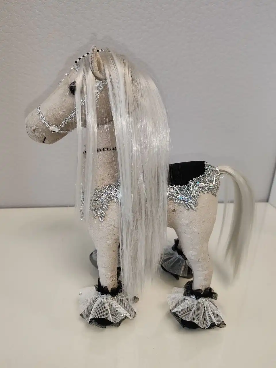 Продажа лошадок из велюра с бисером - Хобби и отдых в Неизвестно