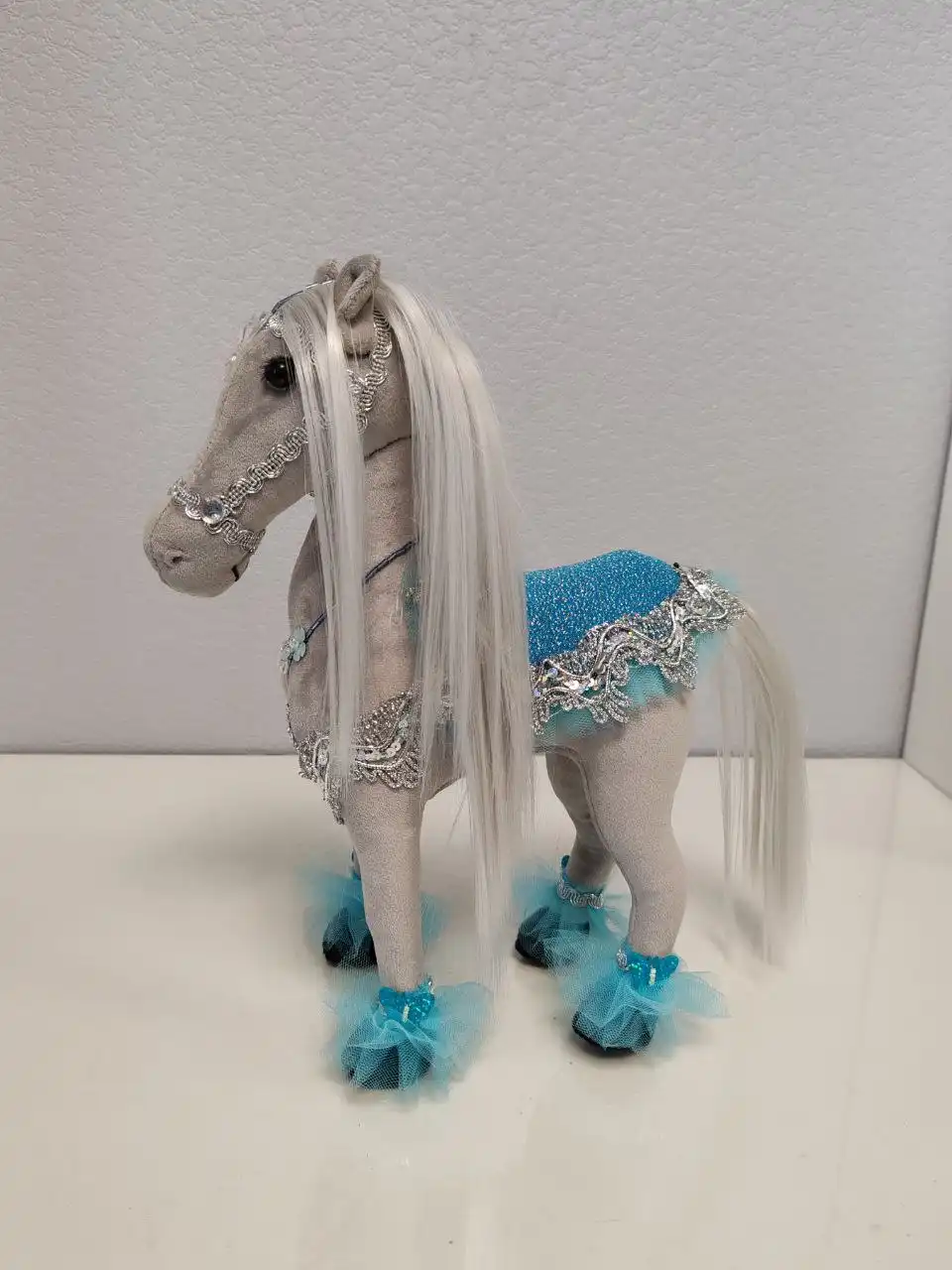 Продажа лошадок из велюра с бисером - Хобби и отдых в Неизвестно