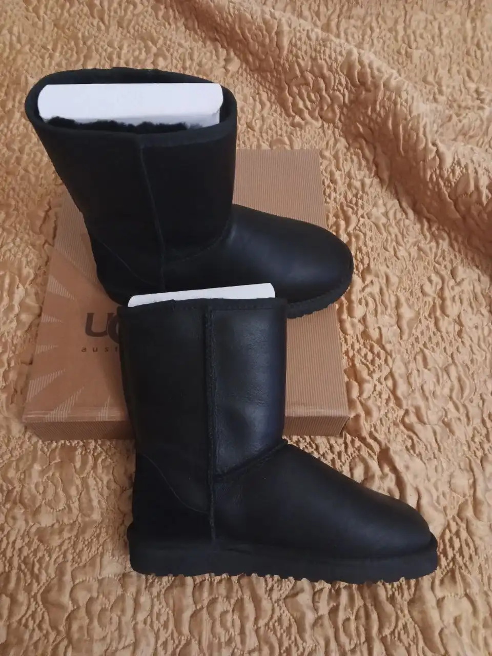 Новые UGG из натуральной кожи и овчины размер 37 - Одежда в Неизвестно