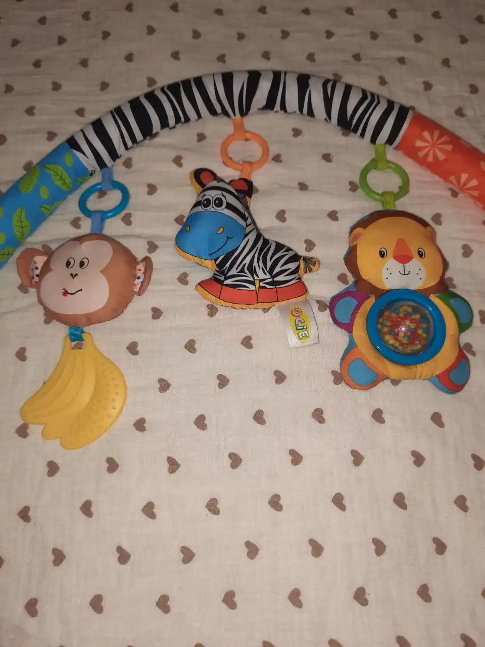 Детская дуга с игрушками