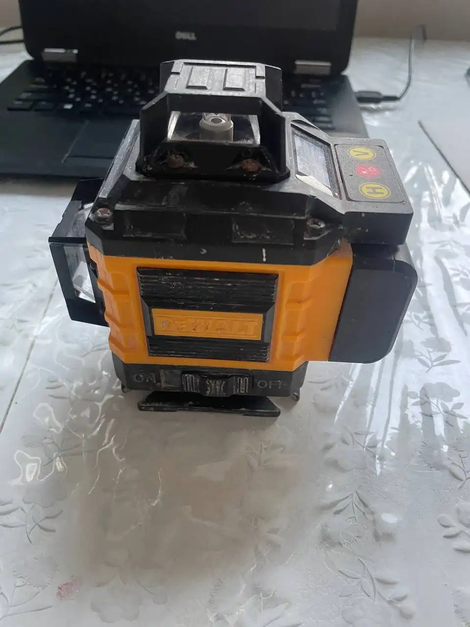 Лазерный уровень DeWalt б/у