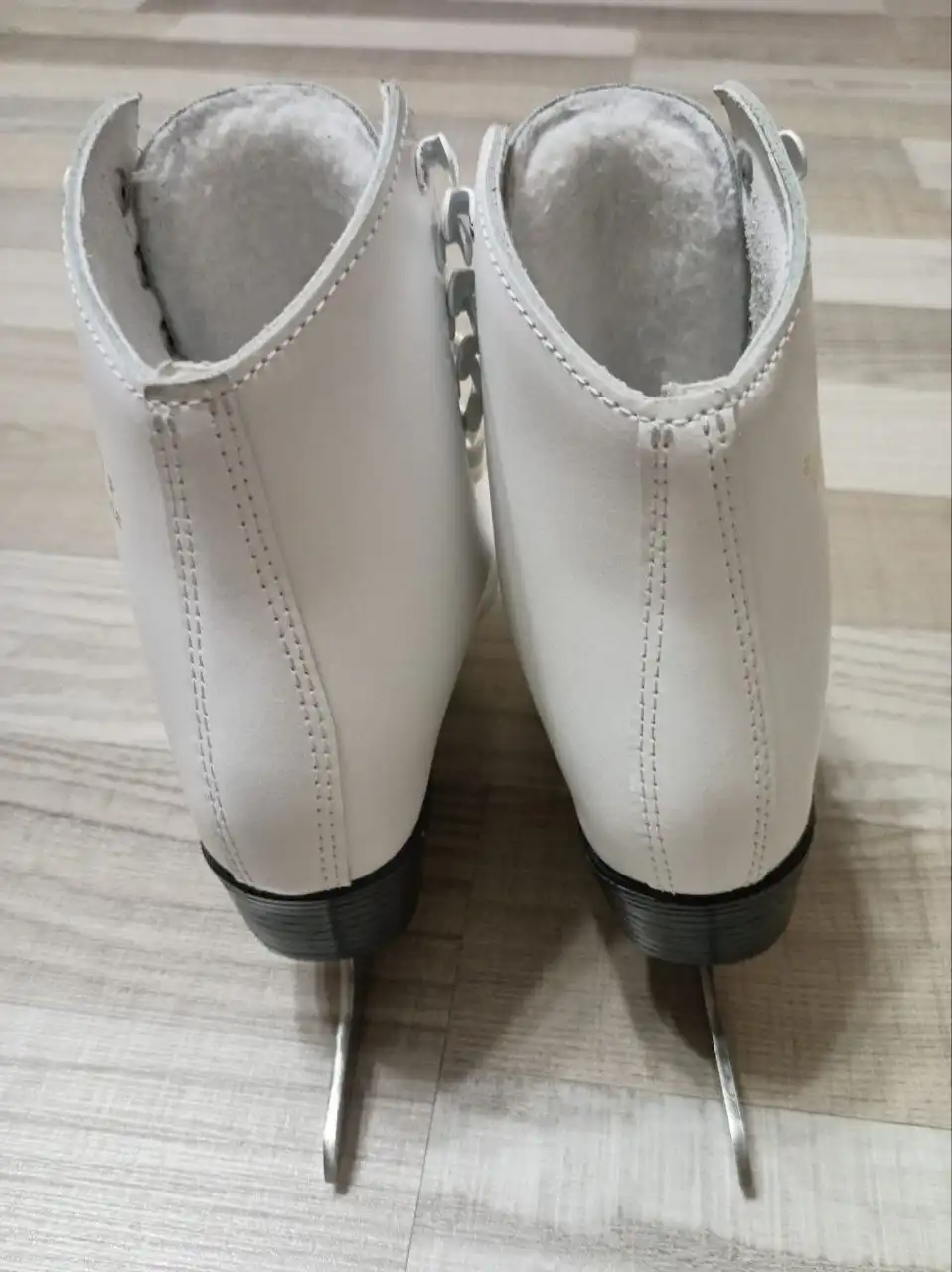 Детские фигурные коньки Graf Arosa, размер 31