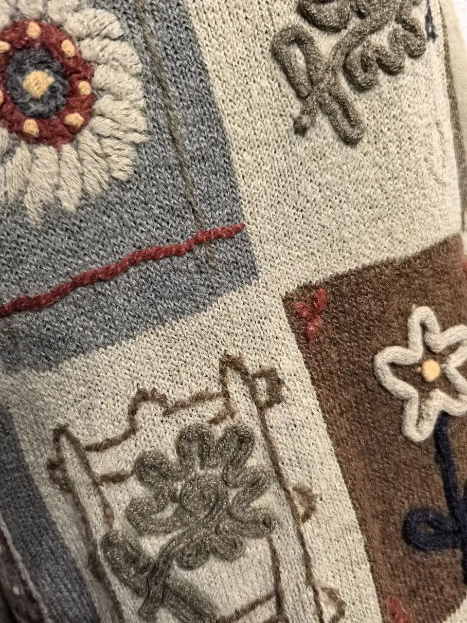 Джемпер в деревенском стиле пэчворк