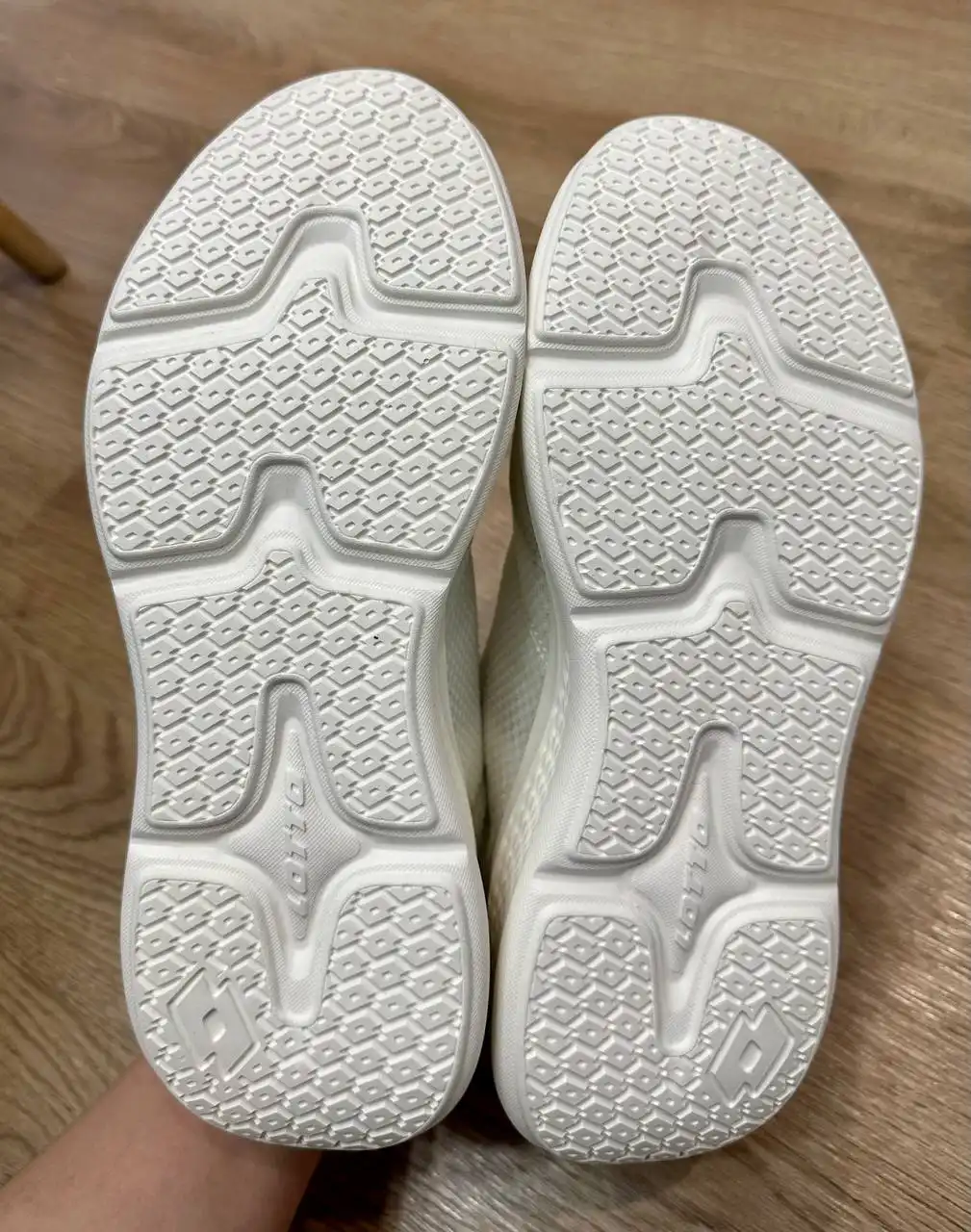 Кроссовки Lotto 43 размер оригинал новые