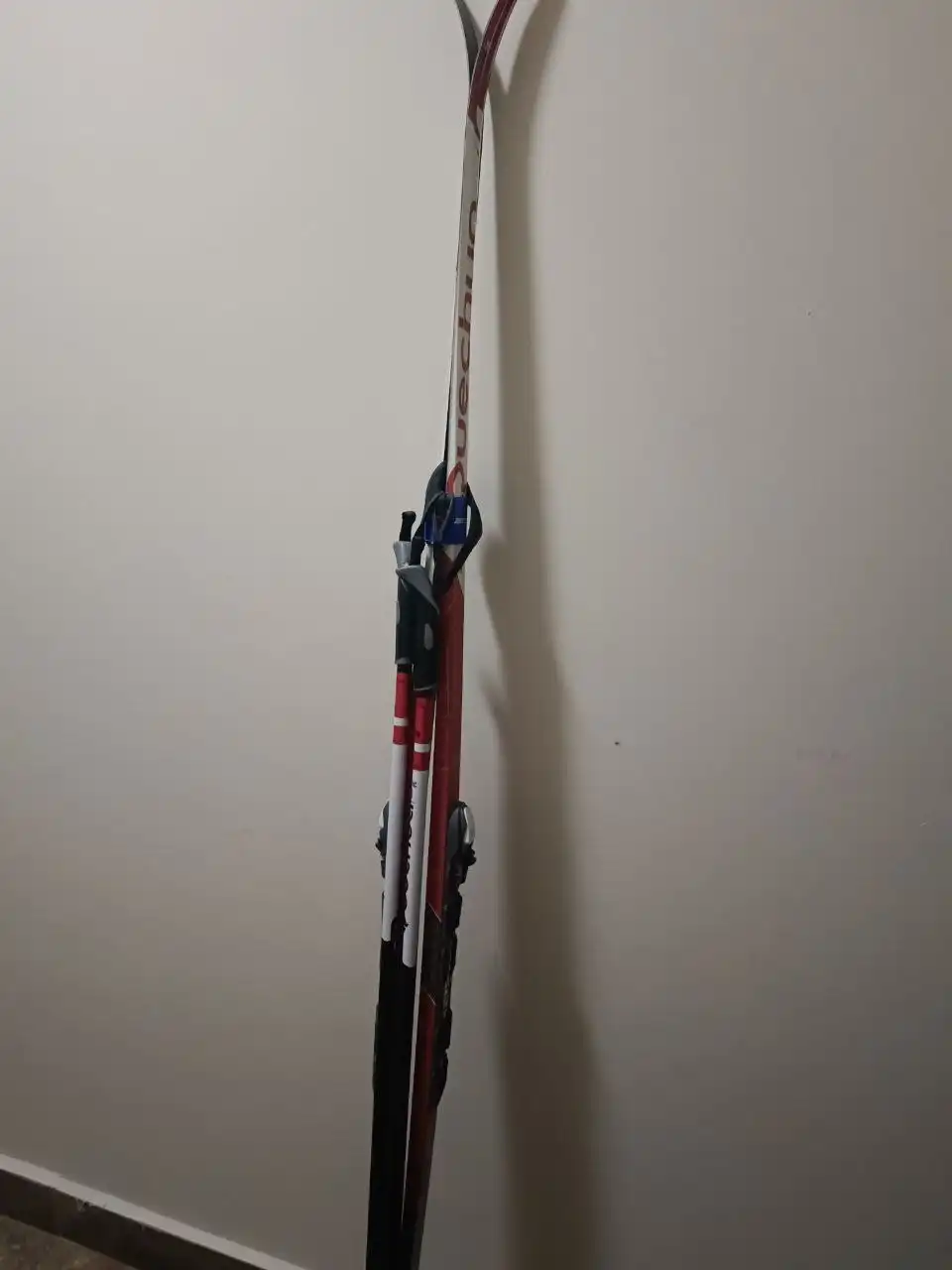 Лыжи беговые 185 см с палками 125 см - Лыжи (Хобби и отдых) в Москва
