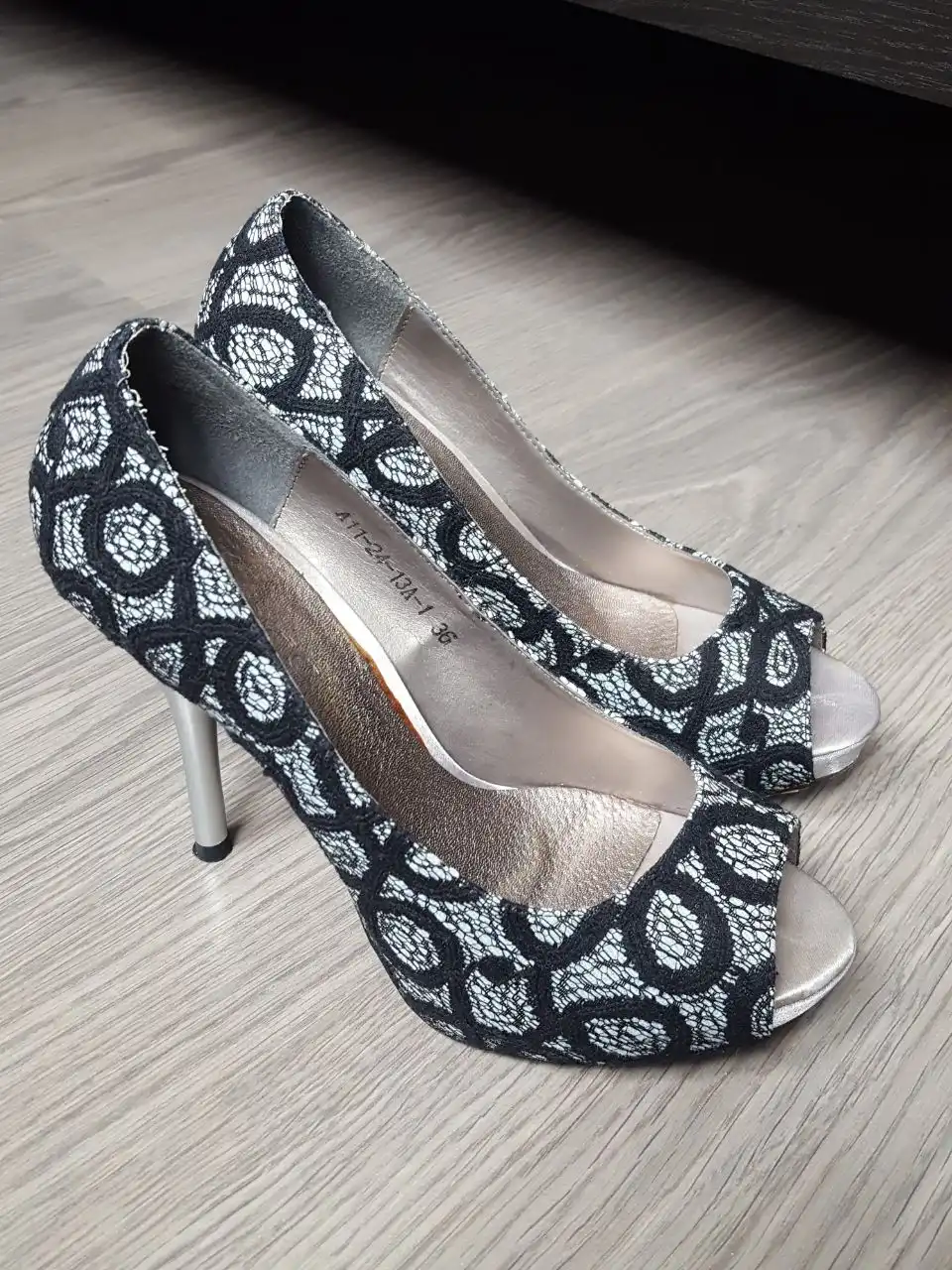 Продажа обуви разных видов и размеров - Обувь (Одежда) в Москва