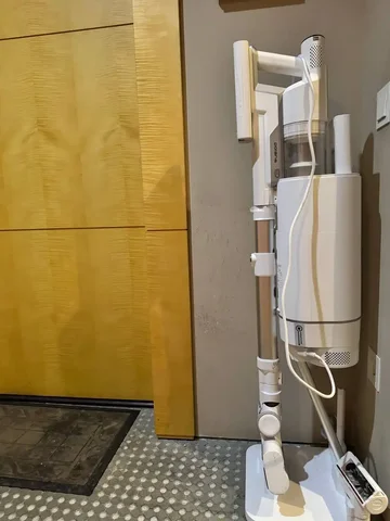 Продам пылесос Polaris PVCSDC 2001 белый БУ - Растения в Подольск