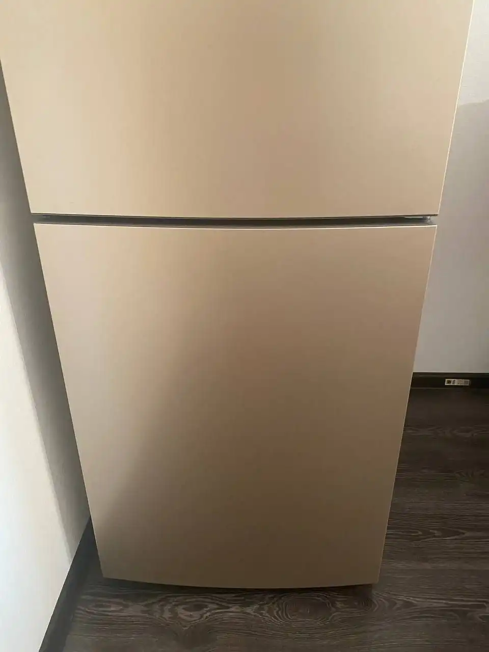 Холодильник бежевый, состояние на фото
