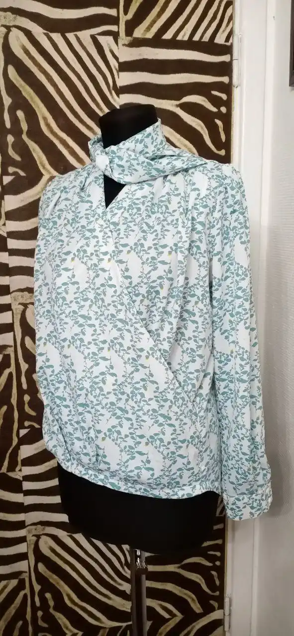 Блузка из шифона необычного фасона