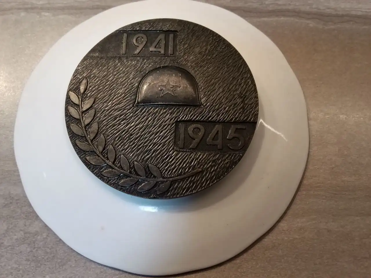 Настольная медаль Могила Неизвестного Солдата и игра Последнее Послание - Коллекционирование, Настольные игры (Хобби и отдых) в Москва