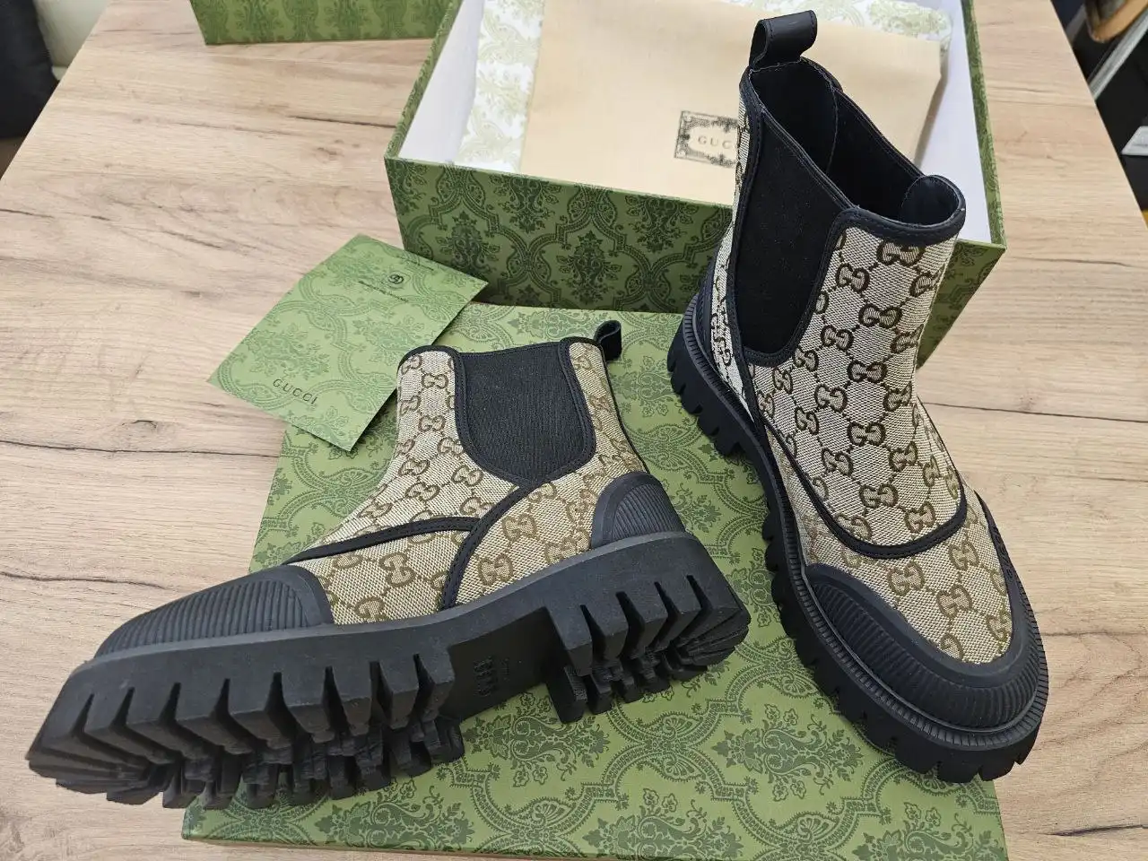 Новые ботильоны Gucci Canvas размер 40-41