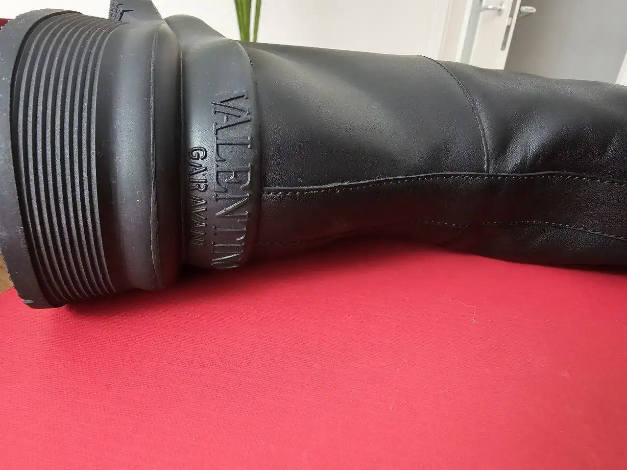 Новые кожаные сапоги Valentino размер 40