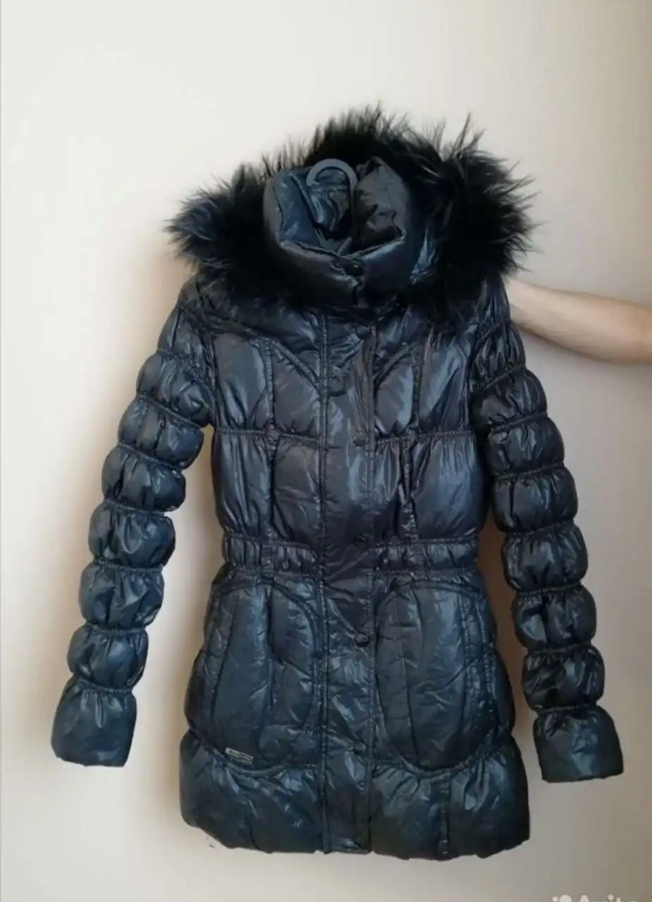 Пуховик женский с натуральным мехом на капюшоне