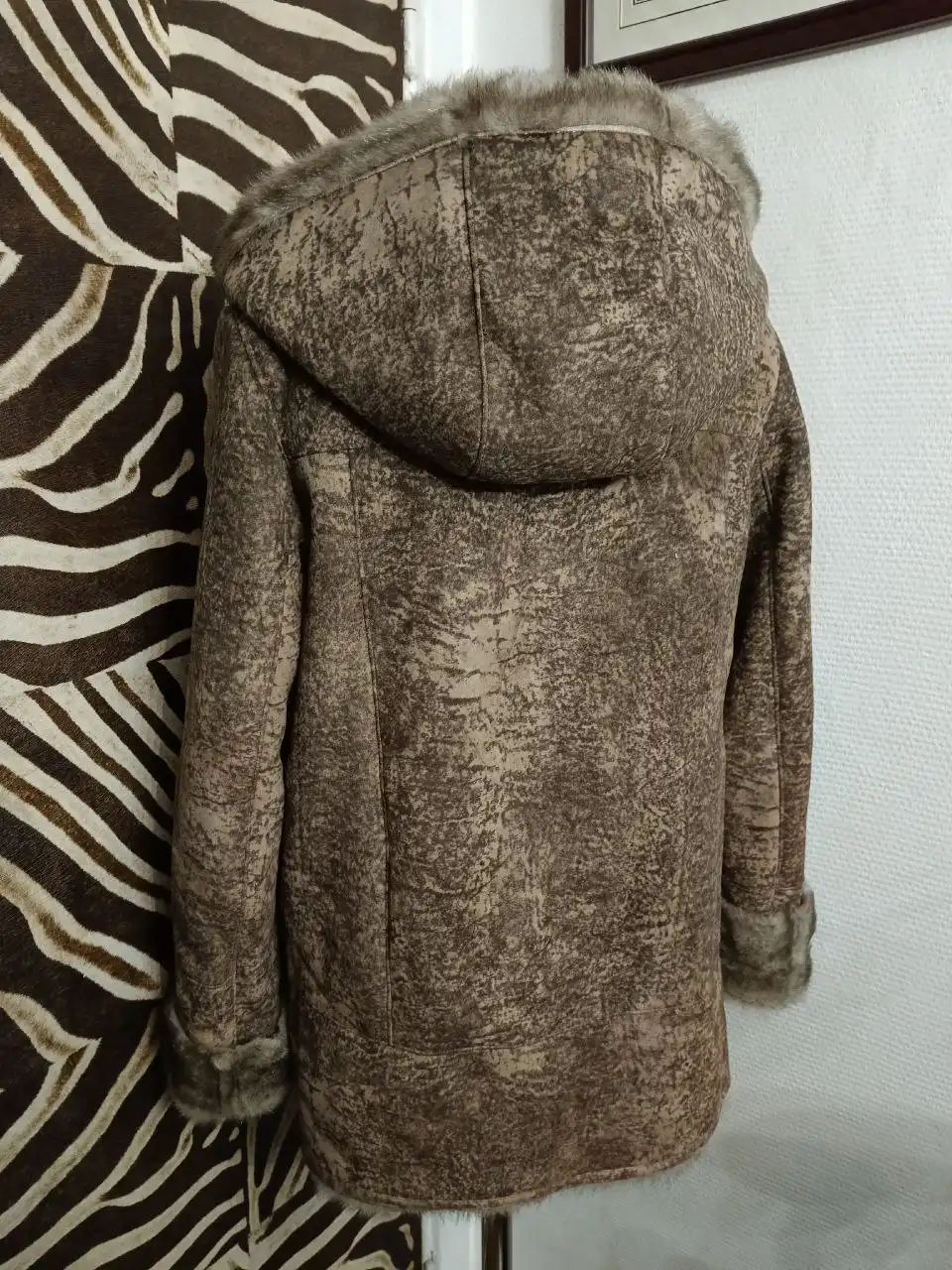 Дублёнка с капюшоном 44-46