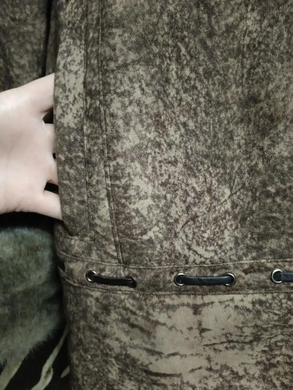 Дублёнка с капюшоном 44-46