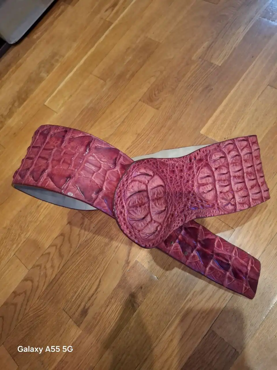 Женский ремень из крокодиловой кожи красного цвета - Аксессуары (Одежда) в Бутово