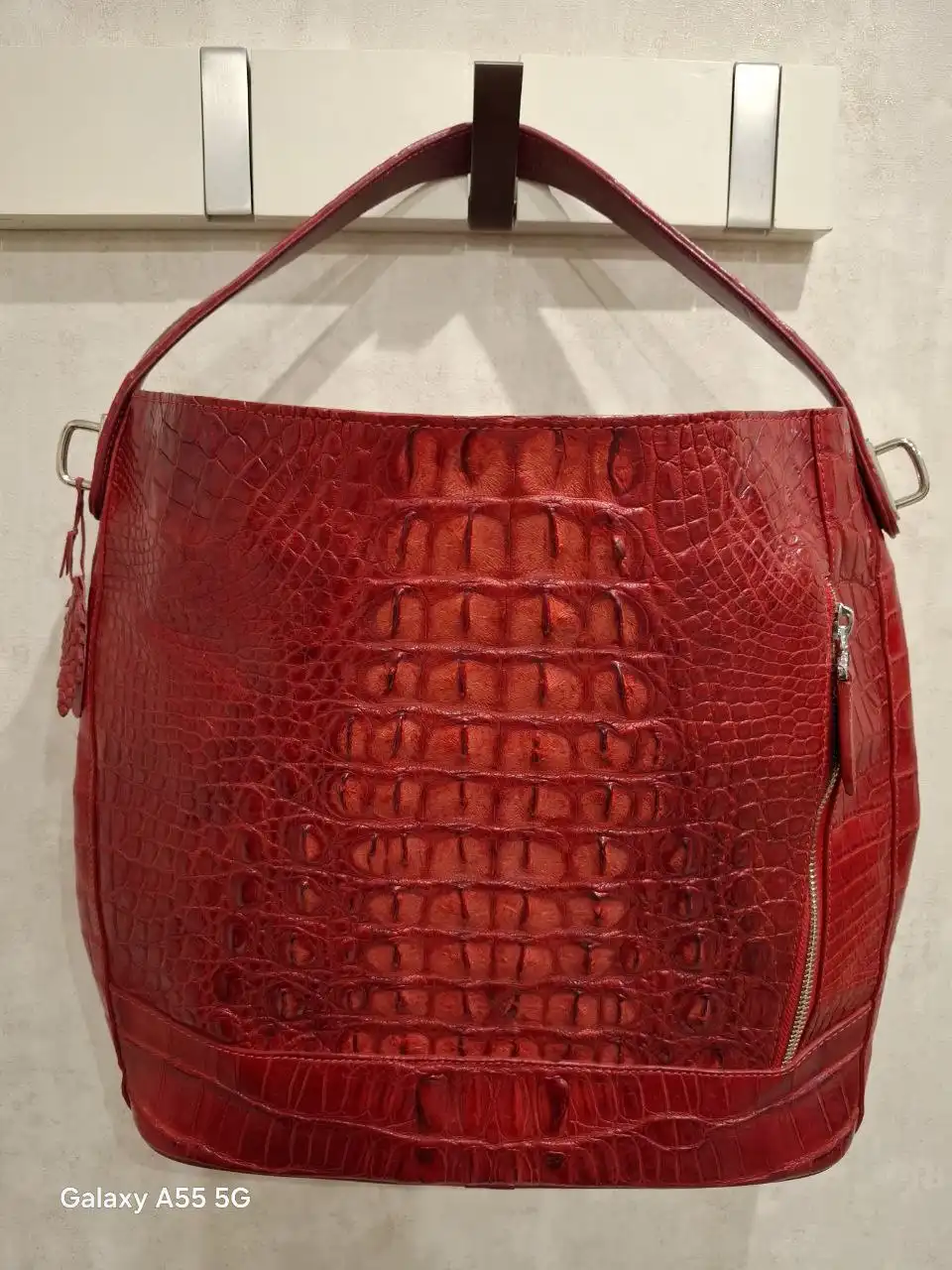 Сумка из крокодиловой кожи красного цвета - Сумки (Одежда) в Бутово