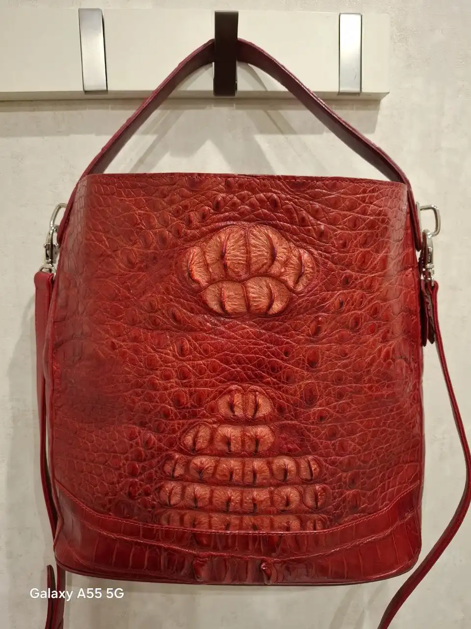 Сумка из крокодиловой кожи красного цвета - Сумки (Одежда) в Бутово