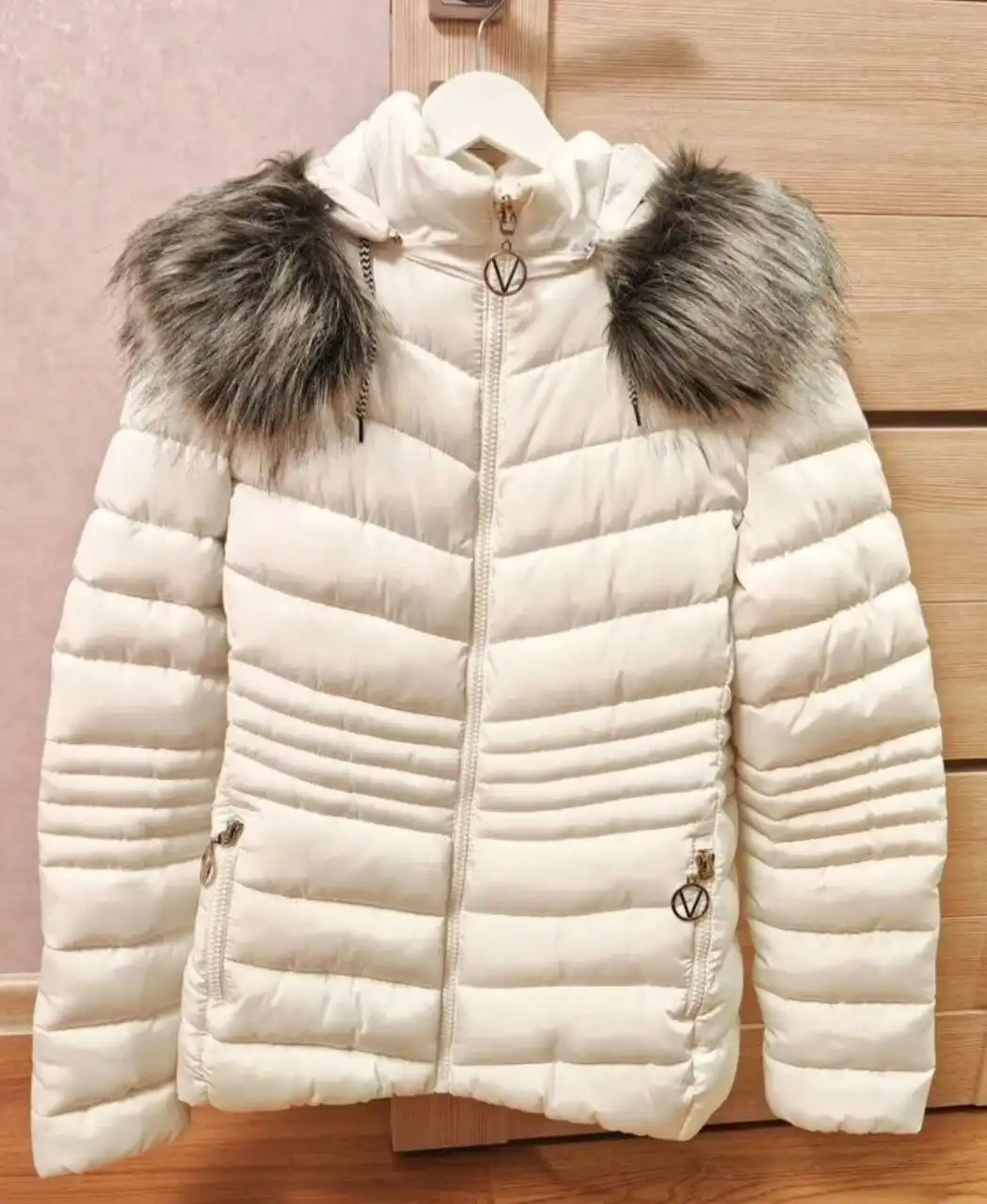 Зимняя куртка размер 46 - Верхняя одежда (Одежда) в Москва