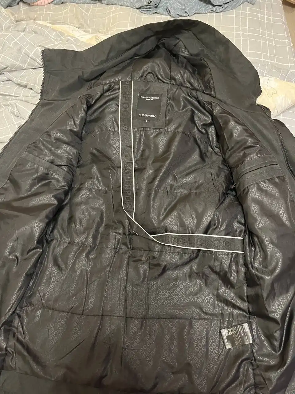 Мужская демисезонная куртка размера L - Верхняя одежда (Одежда) в Бутово