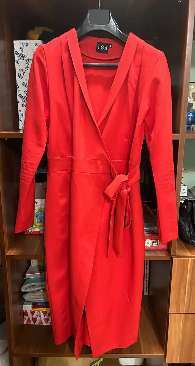 Красное платье с запахом размер М - Женская одежда (Одежда) в Подольск