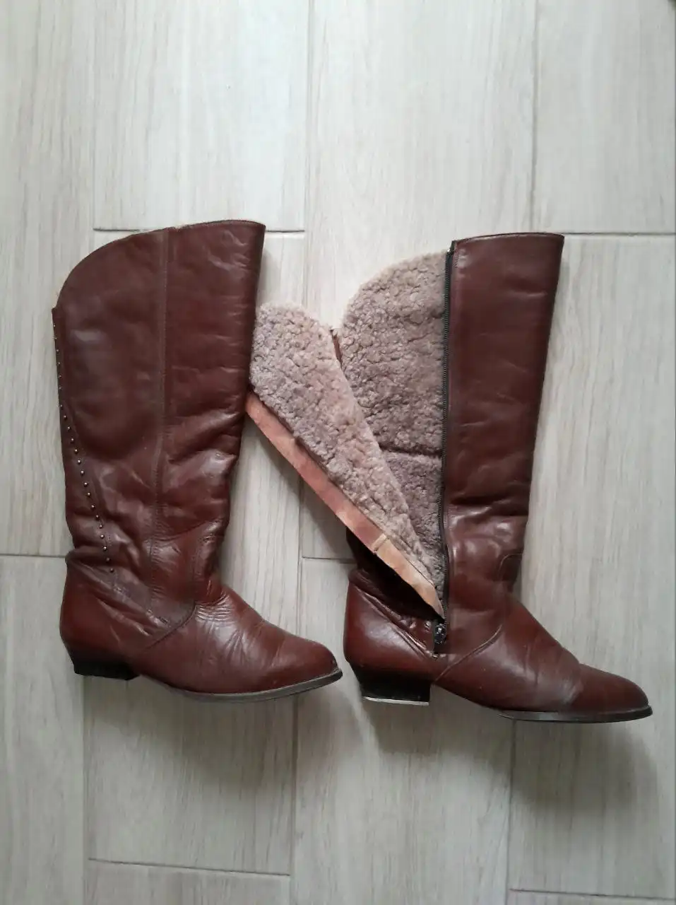 Дубленка и зимние сапоги натуральные - Одежда в Москва