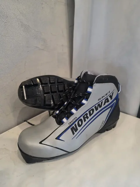 Лыжные ботинки 42 размер NNN крепление - Хобби и отдых в Москва