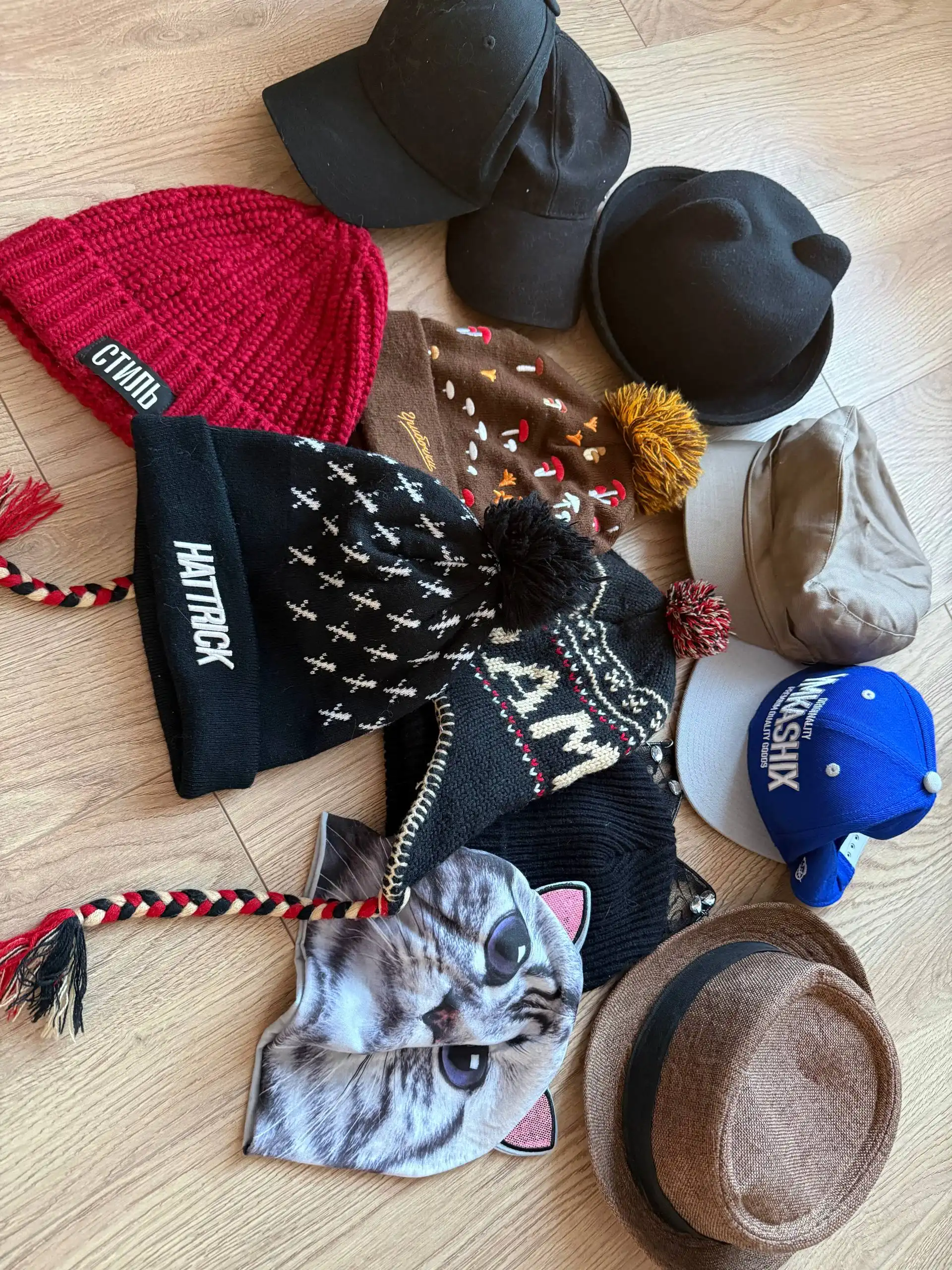 Продажа головных уборов и шарфов пакетами - Головные уборы и аксессуары (Одежда) в Боброво