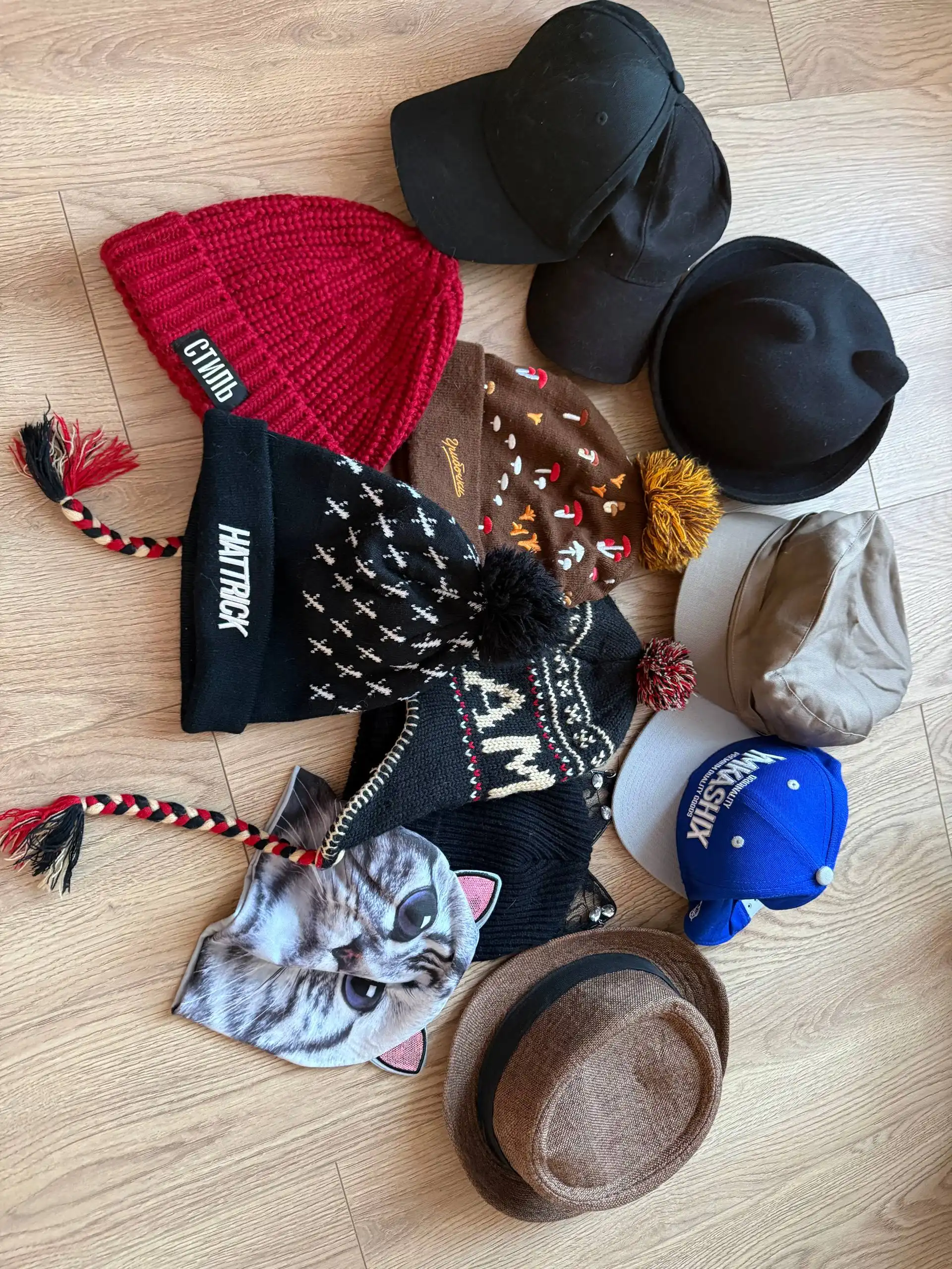 Продажа головных уборов и шарфов пакетами - Головные уборы и аксессуары (Одежда) в Боброво