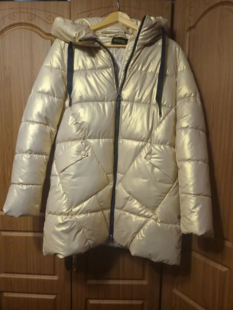 Продажа зимней женской куртки 46 размера - Верхняя одежда (Одежда) в Москва
